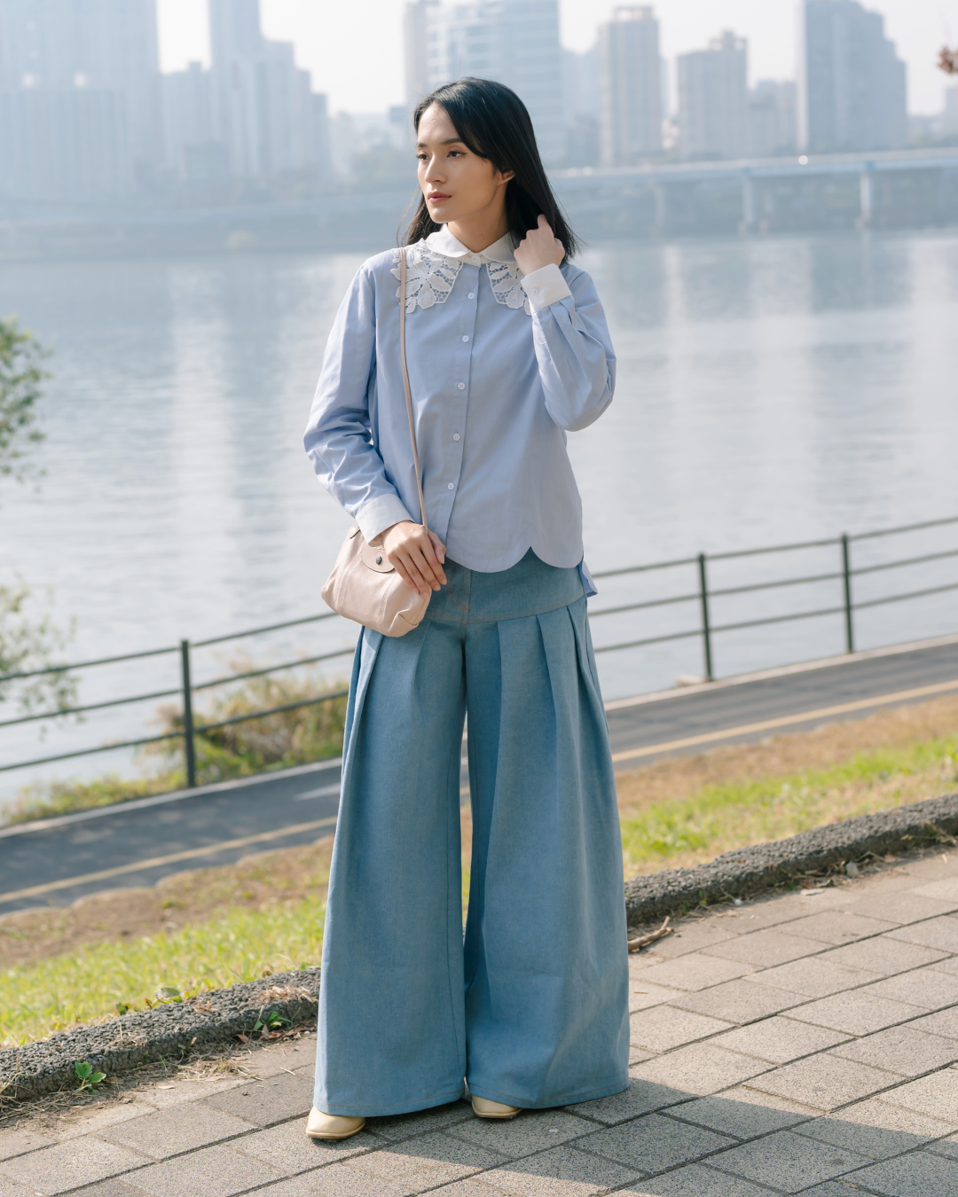 OMARA Velika Scallop Lace Collar Shirt | Kemeja Blouse Wanita - Seoul Stroll