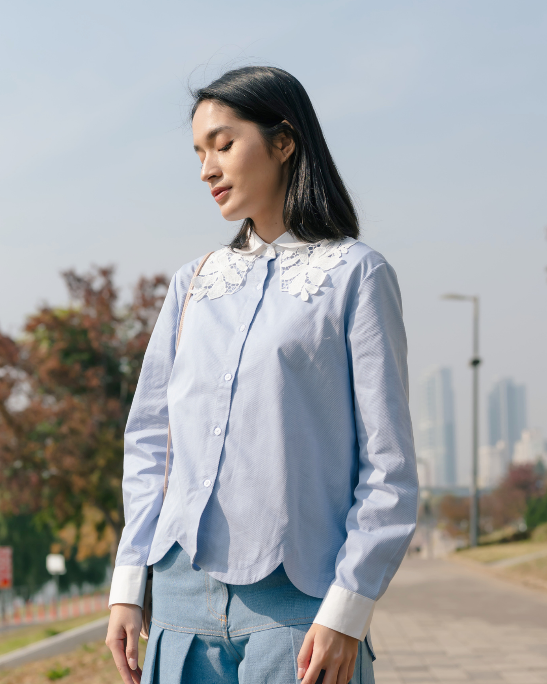 OMARA Velika Scallop Lace Collar Shirt | Kemeja Blouse Wanita - Seoul Stroll