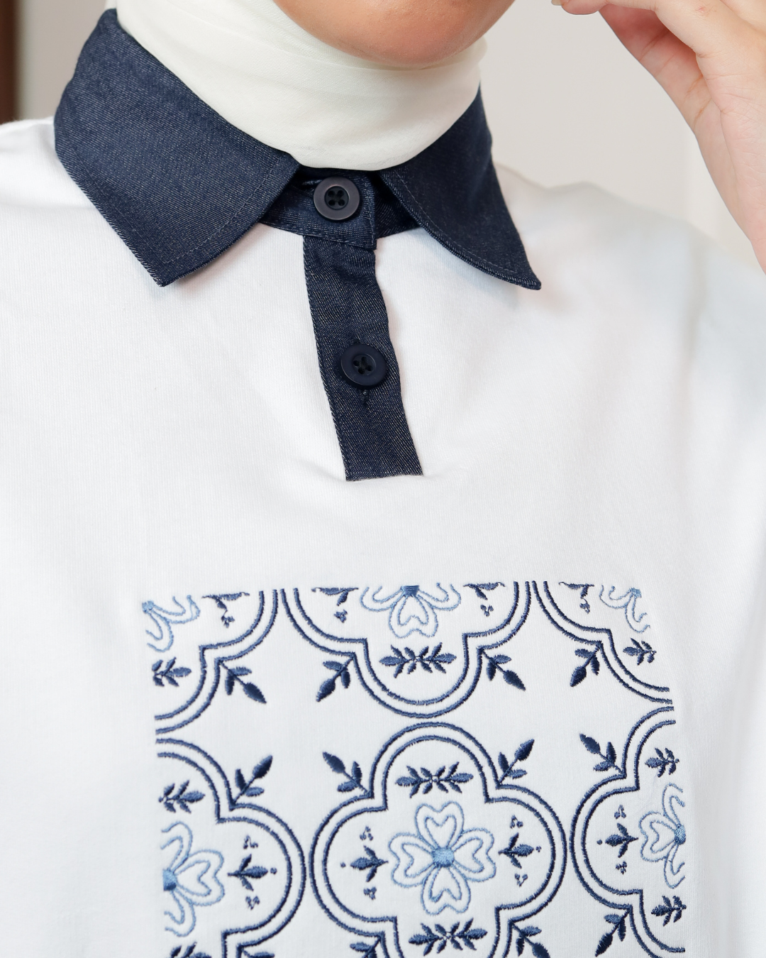 OMARA Radeya Embroidery Light Sweater | Atasan Wanita - The Daily Tales
