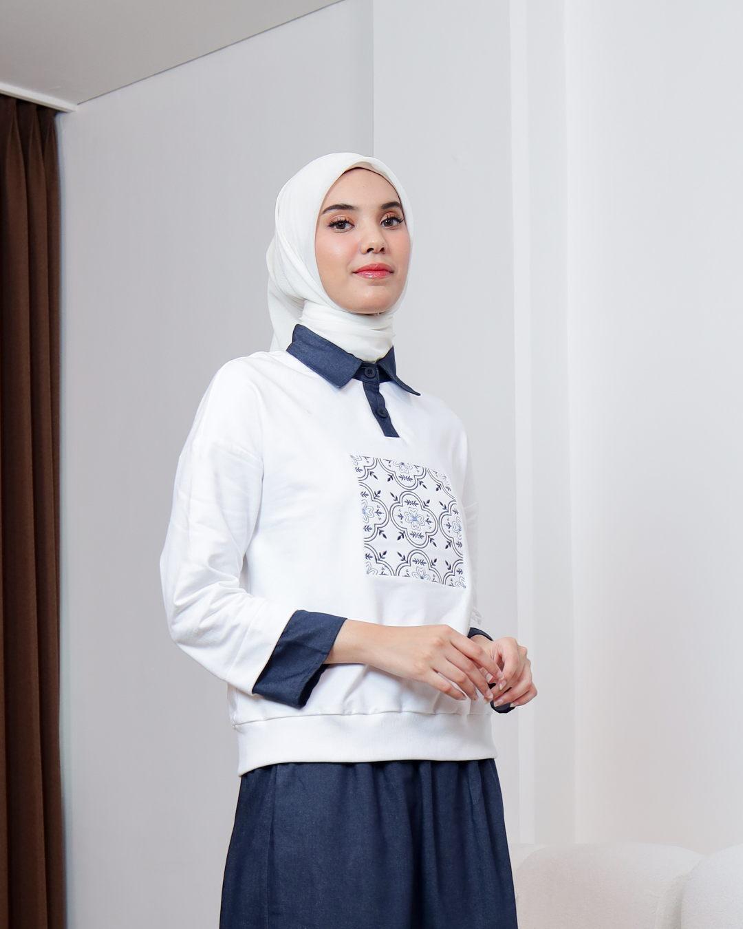 OMARA Radeya Embroidery Light Sweater | Atasan Wanita - The Daily Tales