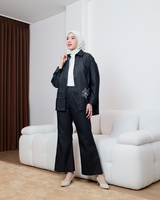 OMARA Rutvi Flare Denim Pants | Celana Wanita - The Daily Tales