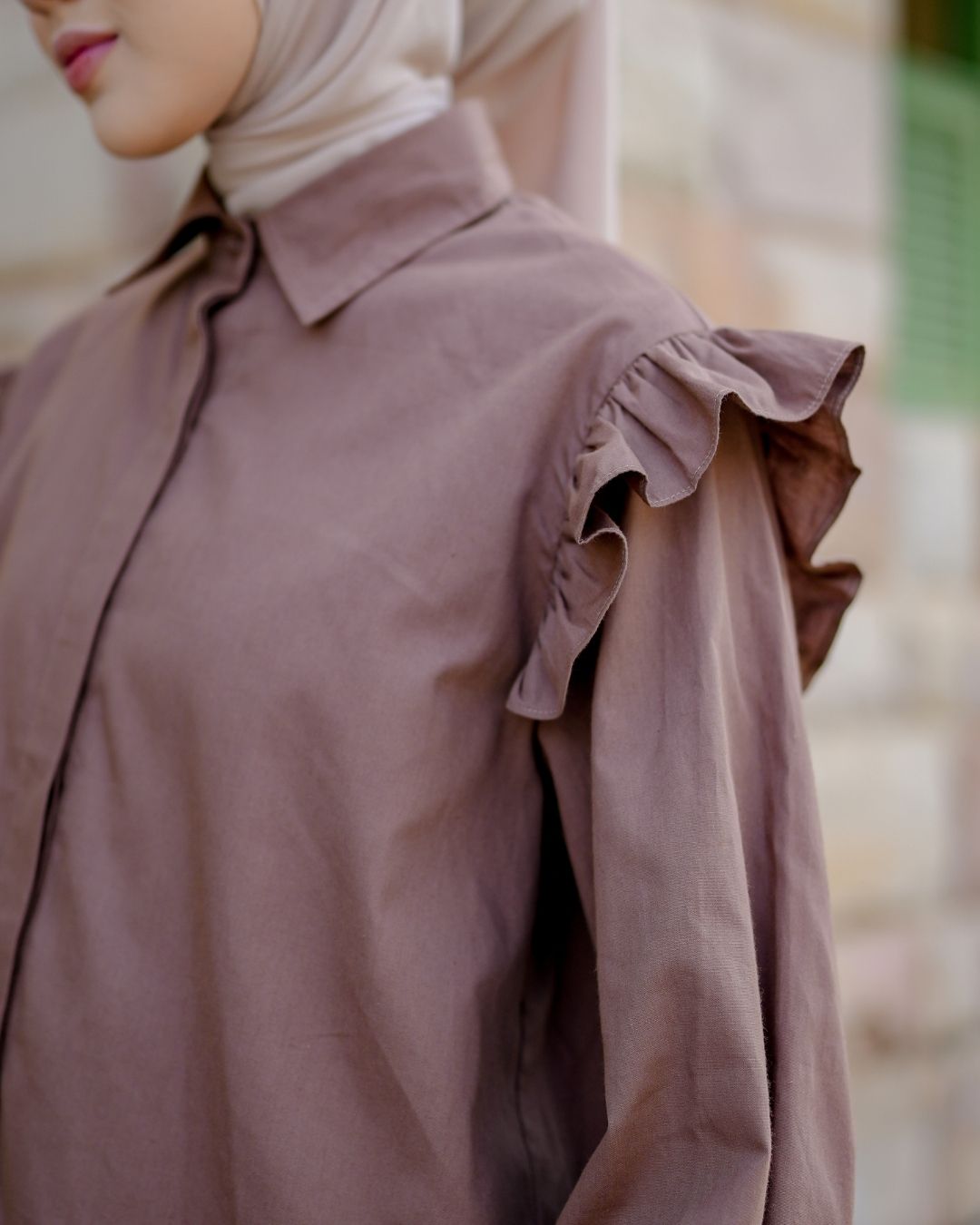OMARA Nadheera Shoulder-Ruffle Shirt | Atasan Kemeja Wanita - Soft Reverie
