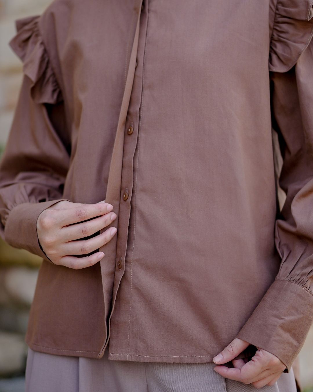 OMARA Nadheera Shoulder-Ruffle Shirt | Atasan Kemeja Wanita - Soft Reverie