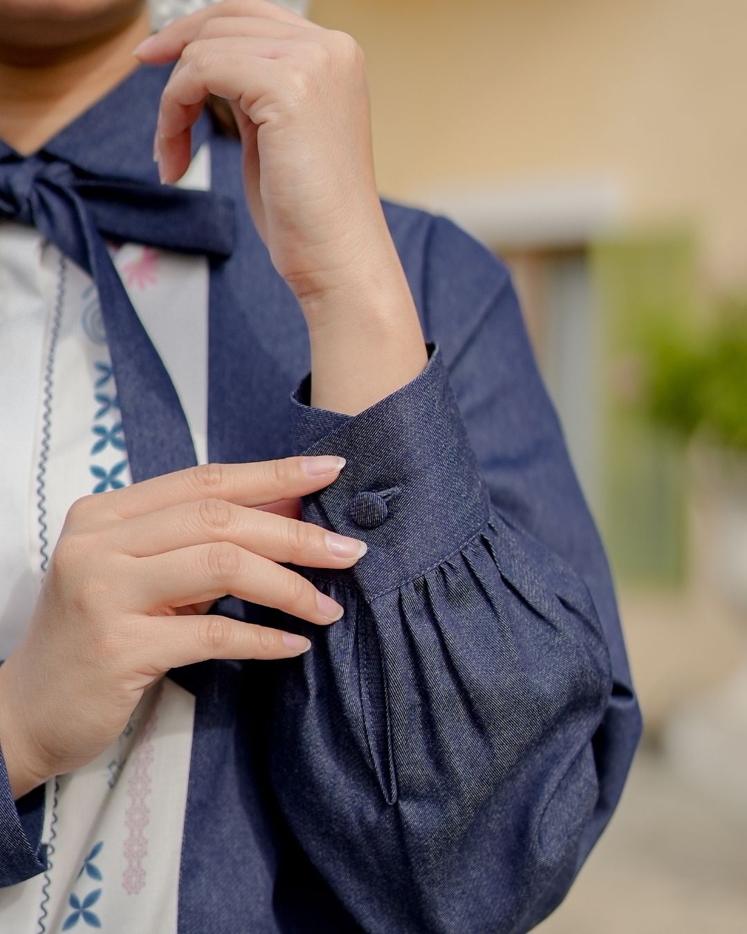 OMARA Niquita Printed Denim Shirt | Atasan Kemeja Wanita - Soft Reverie