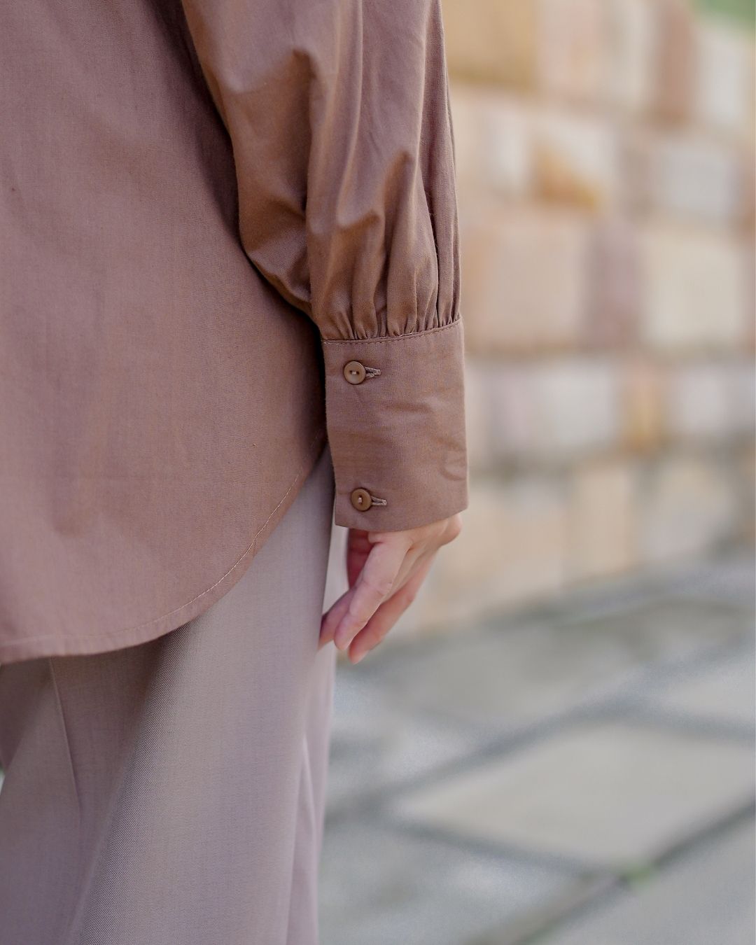 OMARA Nadheera Shoulder-Ruffle Shirt | Atasan Kemeja Wanita - Soft Reverie