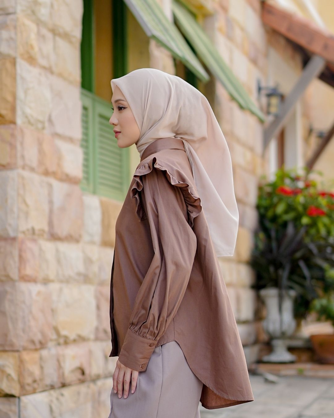 OMARA Nadheera Shoulder-Ruffle Shirt | Atasan Kemeja Wanita - Soft Reverie