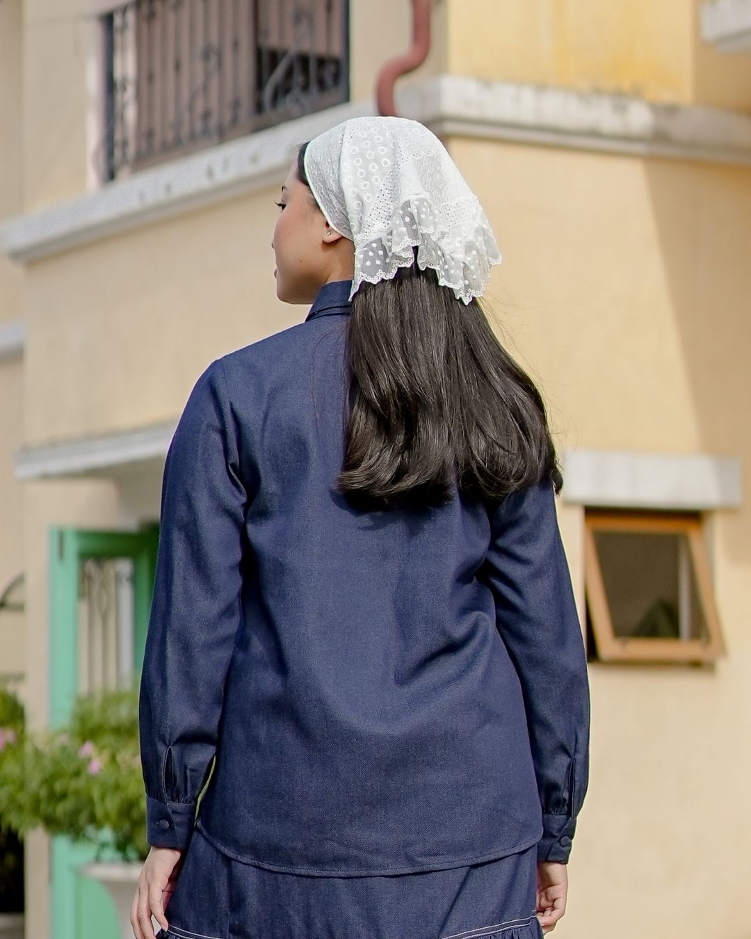 OMARA Niquita Printed Denim Shirt | Atasan Kemeja Wanita - Soft Reverie
