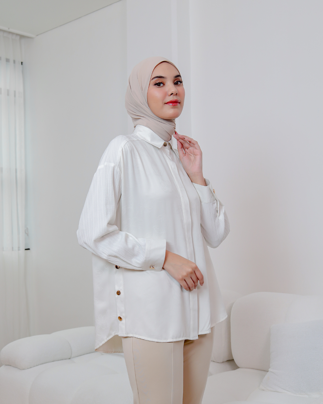 OMARA Rubina Floral Silk Shirt | Atasan Kemeja Wanita - The Daily Tales