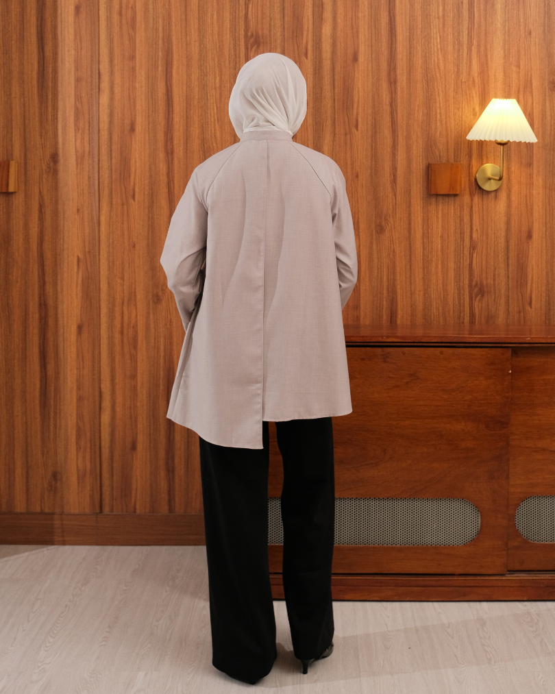 OMARA Zeya Flow Drape Blouse | Kemeja Blouse Wanita - Easeé