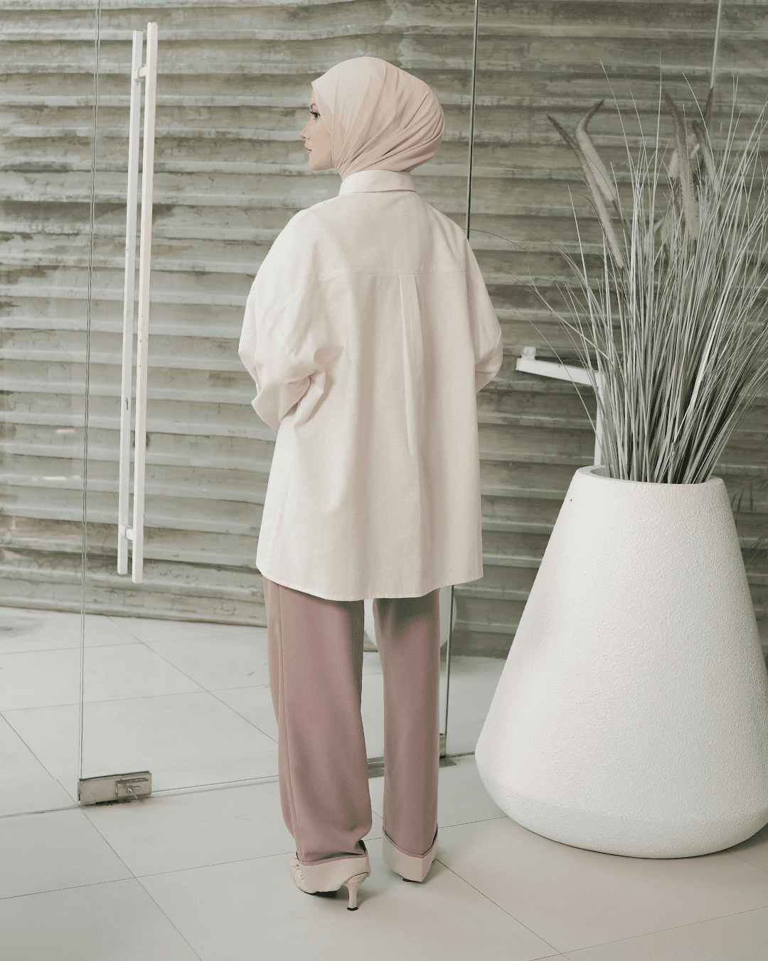 OMARA Araceli Oversize Cream Shirt | Kemeja Blouse Wanita - Mosaic