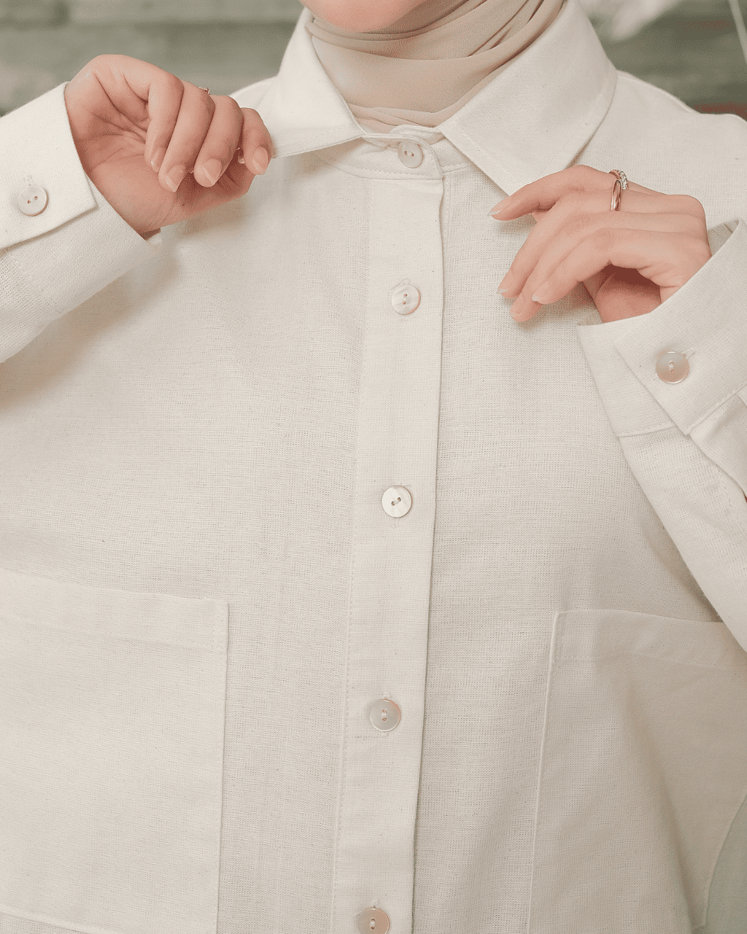 OMARA Araceli Oversize Cream Shirt | Kemeja Blouse Wanita - Mosaic