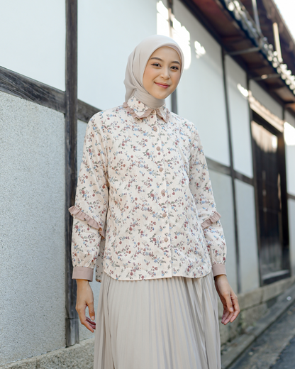 Himari Contrast-Ruffle Blouse