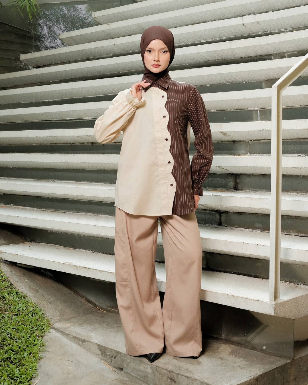 OMARA Audrey Scallop Stripe Shirt | Kemeja Blouse Wanita - Mosaic