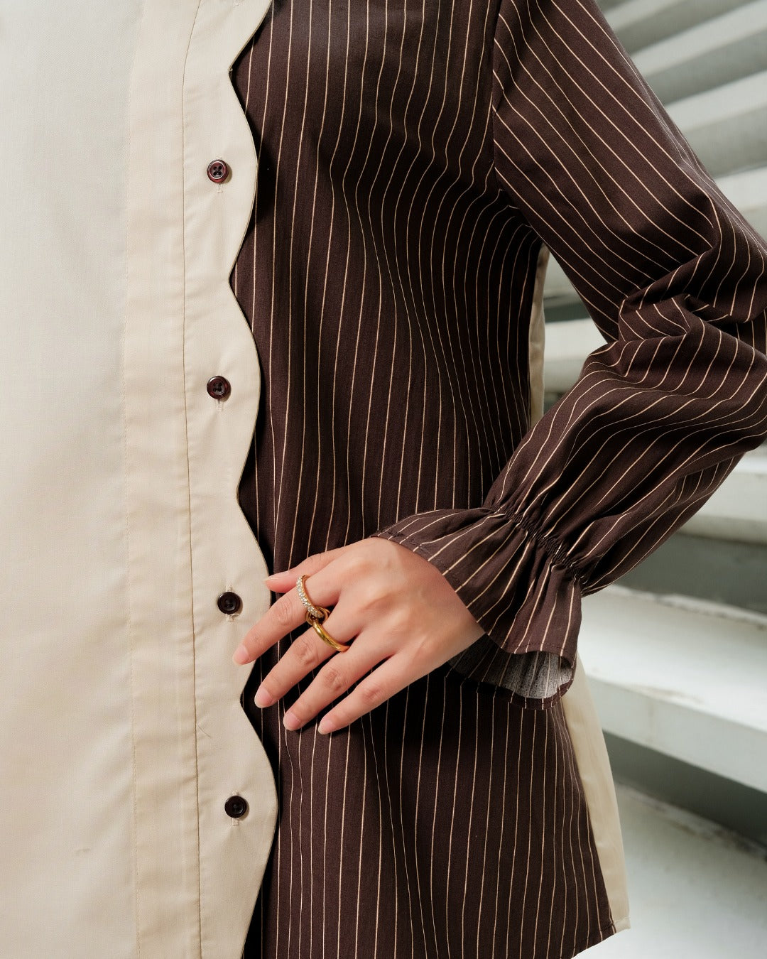 OMARA Audrey Scallop Stripe Shirt | Kemeja Blouse Wanita - Mosaic