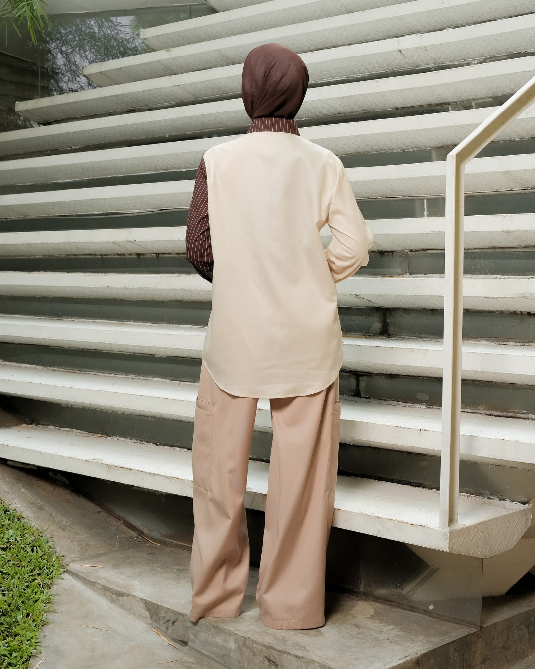 OMARA Audrey Scallop Stripe Shirt | Kemeja Blouse Wanita - Mosaic